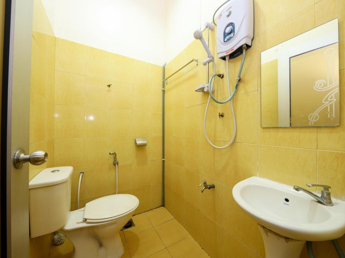 Oyo 89763 Bluewater Hotel Mersing Exterior foto